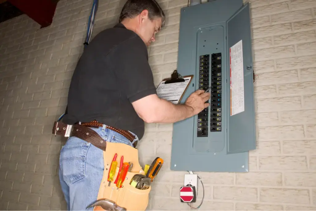 EICR Basics What Inspectors Check on Fuse Boxes / EICR Fuse Box Requirements